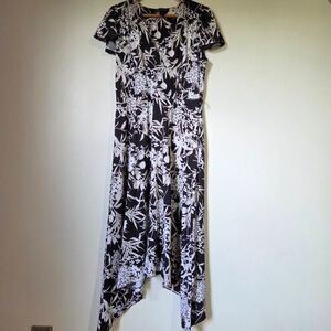 EUC INC INTERNATIONAL CONCEPTS WHITE BLACK FLORAL SURPLICE SLINKY MIDI DRESS M